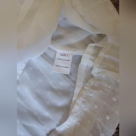 Elegant Ivory Lace Trim Top Large - Picture 12 of 12